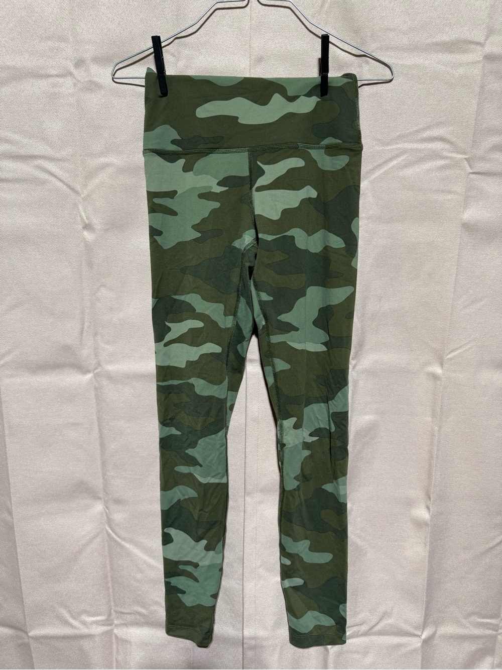 PINK Victoria's Secret Women’s ' Green Camo Leggings small